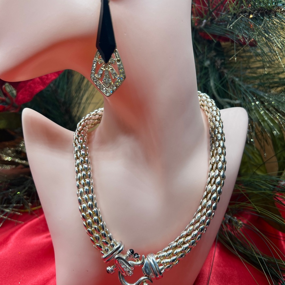 Elegant Black and Silver Women's Necklace, Earring and Bangle brace set.